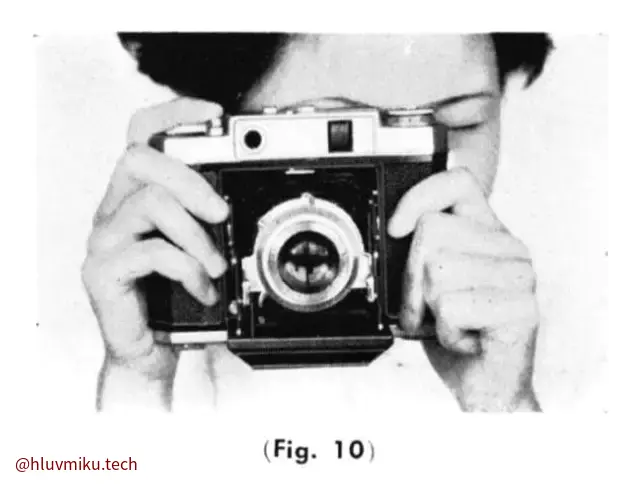 图10 — 持机姿势正面